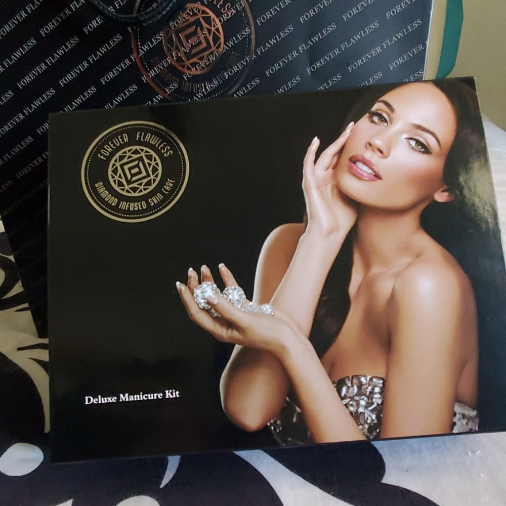 Deluxe Manicure Kit Forever Flawless